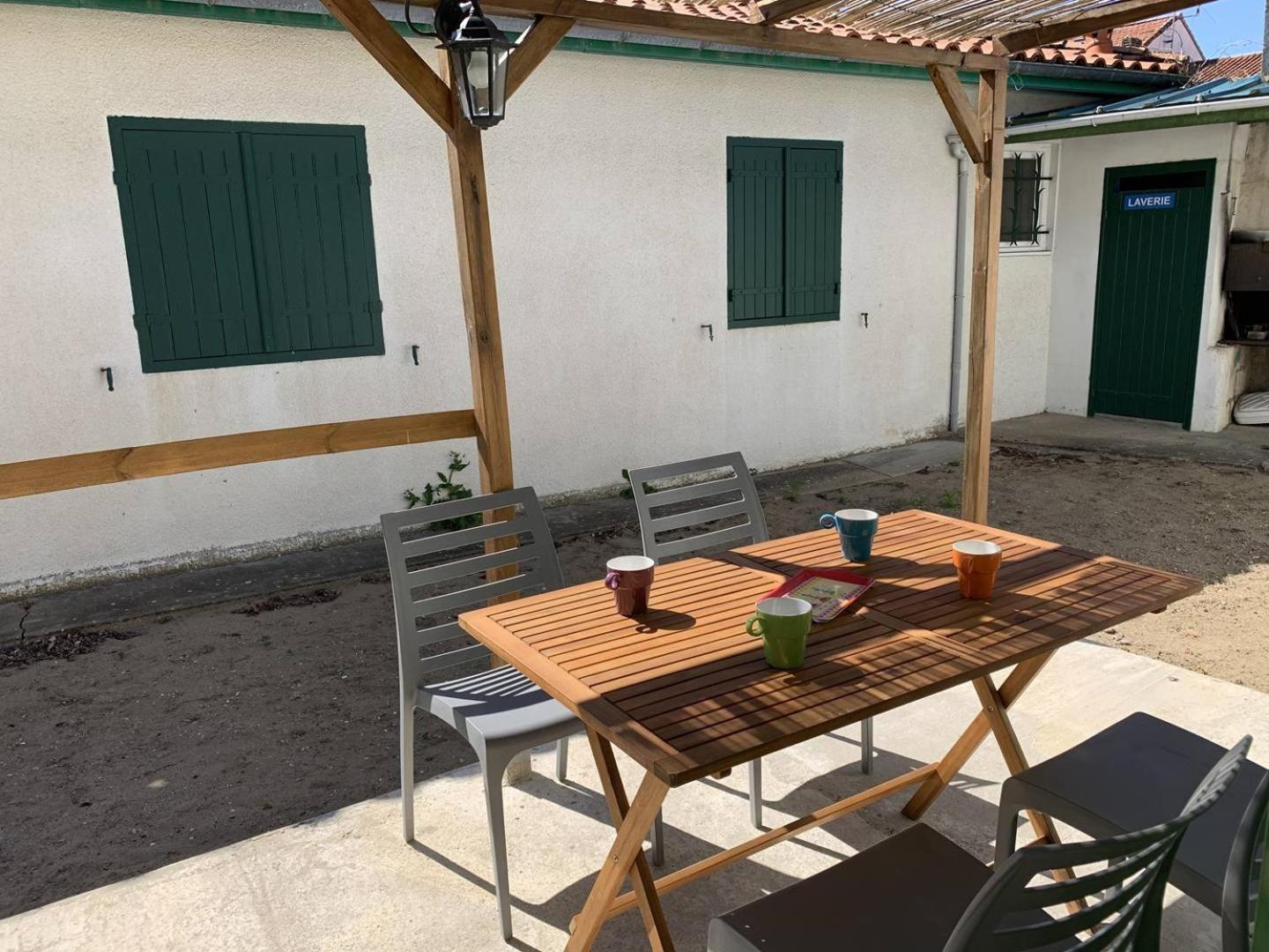 St Georges De Didonne - Agreable Petite Maison Avec Cour - 1 Chambre Сен-Жорж-дьо-Дидон Екстериор снимка
