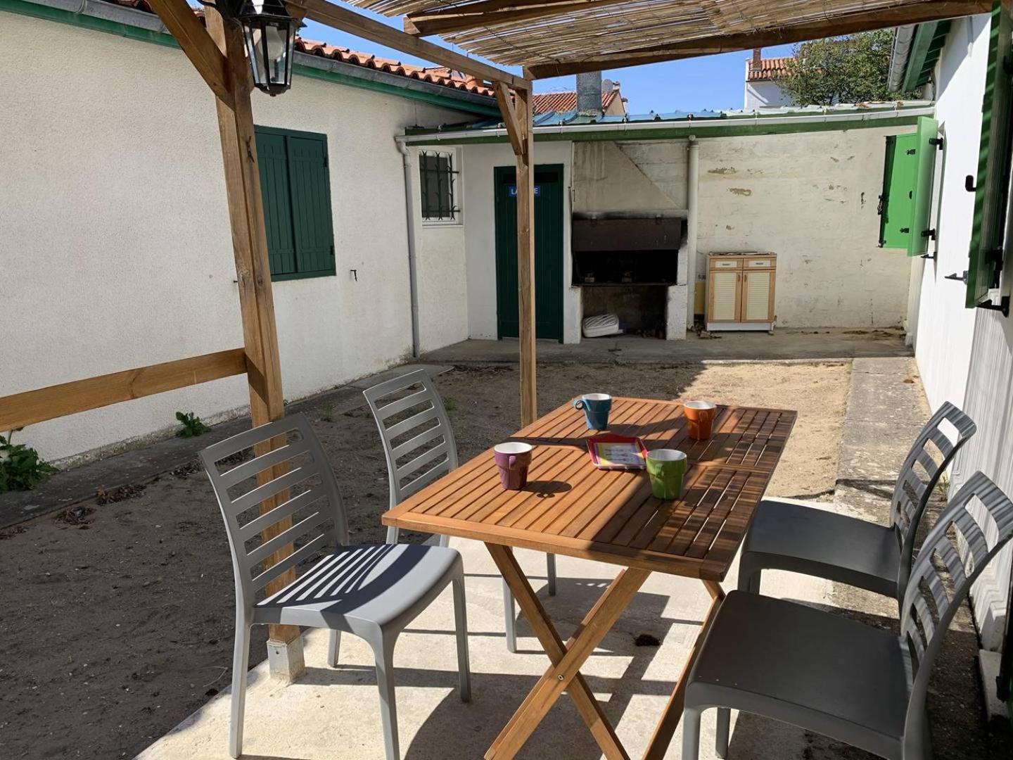 St Georges De Didonne - Agreable Petite Maison Avec Cour - 1 Chambre Сен-Жорж-дьо-Дидон Екстериор снимка