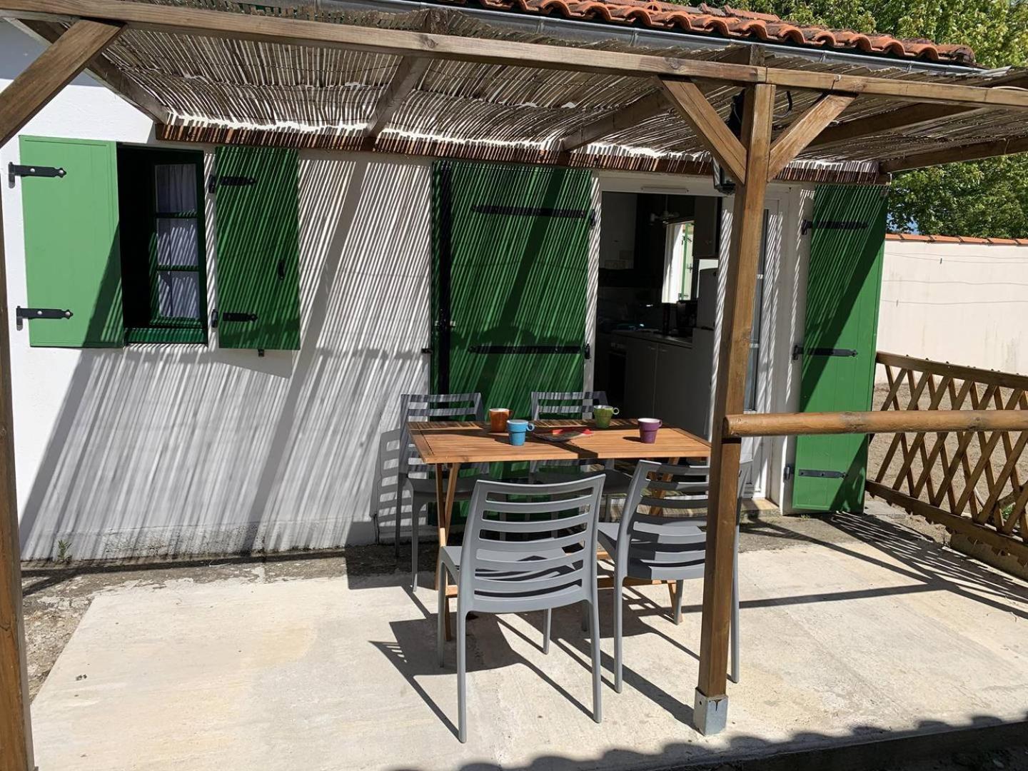 St Georges De Didonne - Agreable Petite Maison Avec Cour - 1 Chambre Сен-Жорж-дьо-Дидон Екстериор снимка